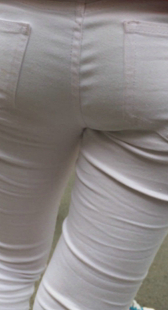 公交站包臀白裤视频