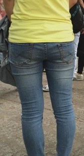 街拍蓝牛仔小妹视频