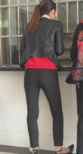 医院翘臀西裤小少妇