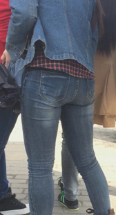 公交站紧牛小少妇