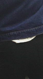 等公交黑裤牛仔两少妇