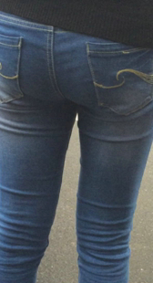 等公交紧身牛仔裤