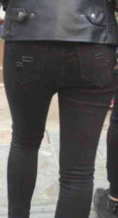 宽臀黑裤很性感