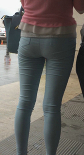 超紧灰紧打底裤美少妇