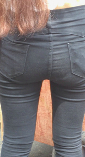 风骚宽臀勒沟黑牛