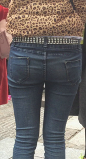 性感包臀宽臀牛仔小少妇