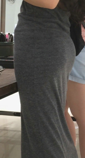 商场贴身灰裙小少妇