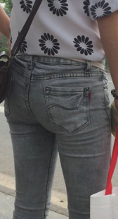 大屁股紧牛小少妇等公交