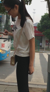 打底裤圆臀眼镜妹