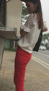 长腿红紧打底裤美女