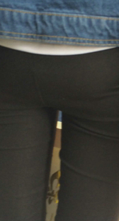 紧身黑裤美内痕