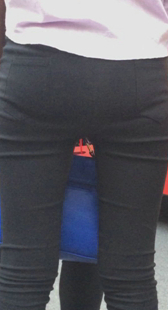 公交站超紧打底裤深内痕