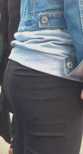 侧拍翘臀黑裤大屁股