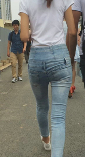 细腰翘臀小美女