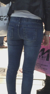 服装店包臀蓝牛小妹