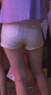 性感白紧热裤小妹