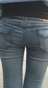 公交站深沟包臀牛仔