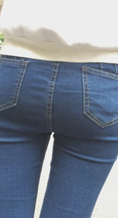 公交站紧身牛仔视频