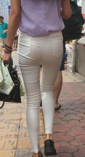 性感白裤宽臀紧内痕