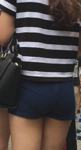 翘臀牛仔热裤小妹