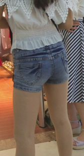 超紧牛仔热裤包臀小妹