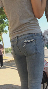 公交站宽臀紧牛