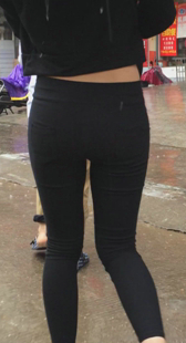 细腰宽臀打底裤小妹