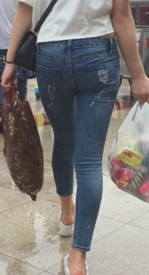 性感宽紧蓝牛美少妇