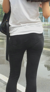 超紧打底黑裤长腿妹