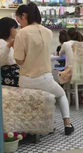 美甲店白裤大美女