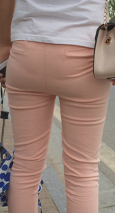 极品粉裤紧内痕学生妹去应聘第一季