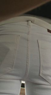 公交车上宽大白裤紧PP第一季