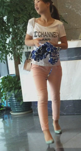 极品粉裤紧内痕学生妹去应聘第二季