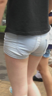 超紧翘臀牛仔热裤学生妹第一季