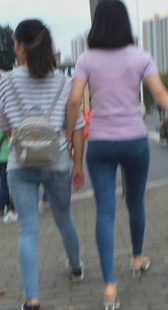 街拍蓝牛翘臀大学生