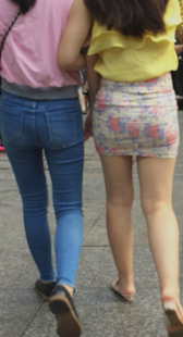 紧牛短裙两宽臀小少妇争艳第一季