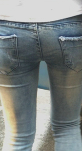 街拍超紧灰牛深沟