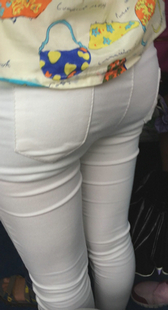 公交车上超大白裤丰臀第一季