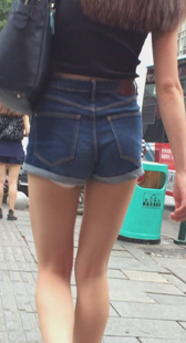 性感长腿牛仔热裤小靓妹