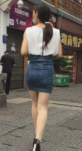 高跟包臀牛仔裙少妇