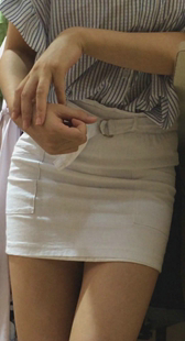 极品服装店美女老板娘翘臀紧内痕第一季