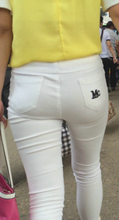 性感白裤宽大臀美少妇