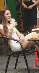 性感超短裙黑内痕美少妇第一季