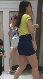 细腰宽臀超短裙小妹第三季