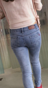 紧身蓝牛小少妇真会扭第一季