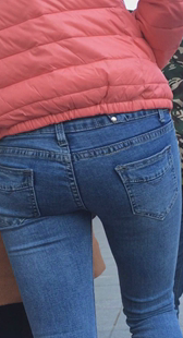 冬天紧身牛仔裤小妹