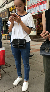 街拍蓝牛金三角美女