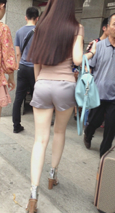 性感高跟热裤美腿OL