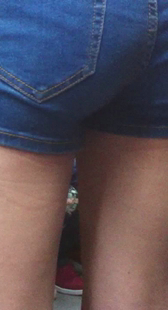 包臀牛仔热裤小少妇