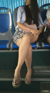 超极品美女大长腿夹好紧啊第一季